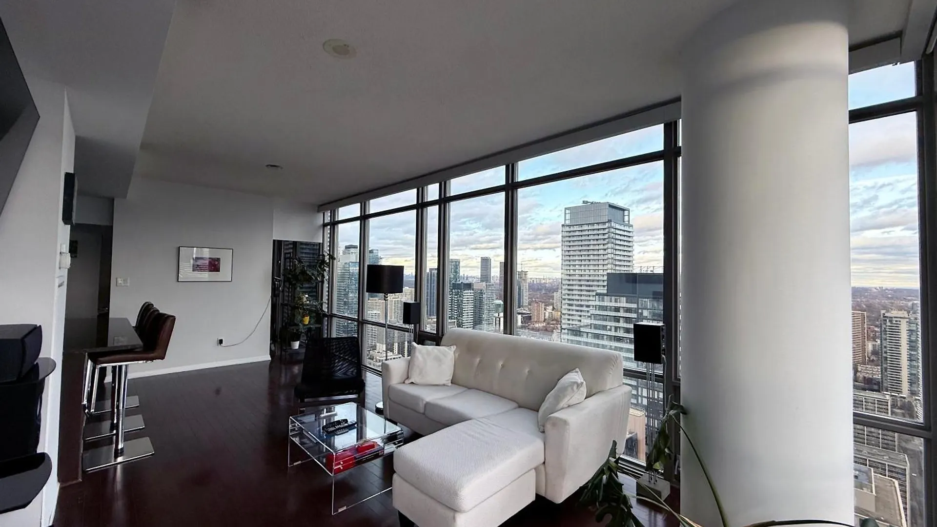 Apartment Murano Condos - Bay & College - Fully Equipped Downtown Toronto Condo Canada