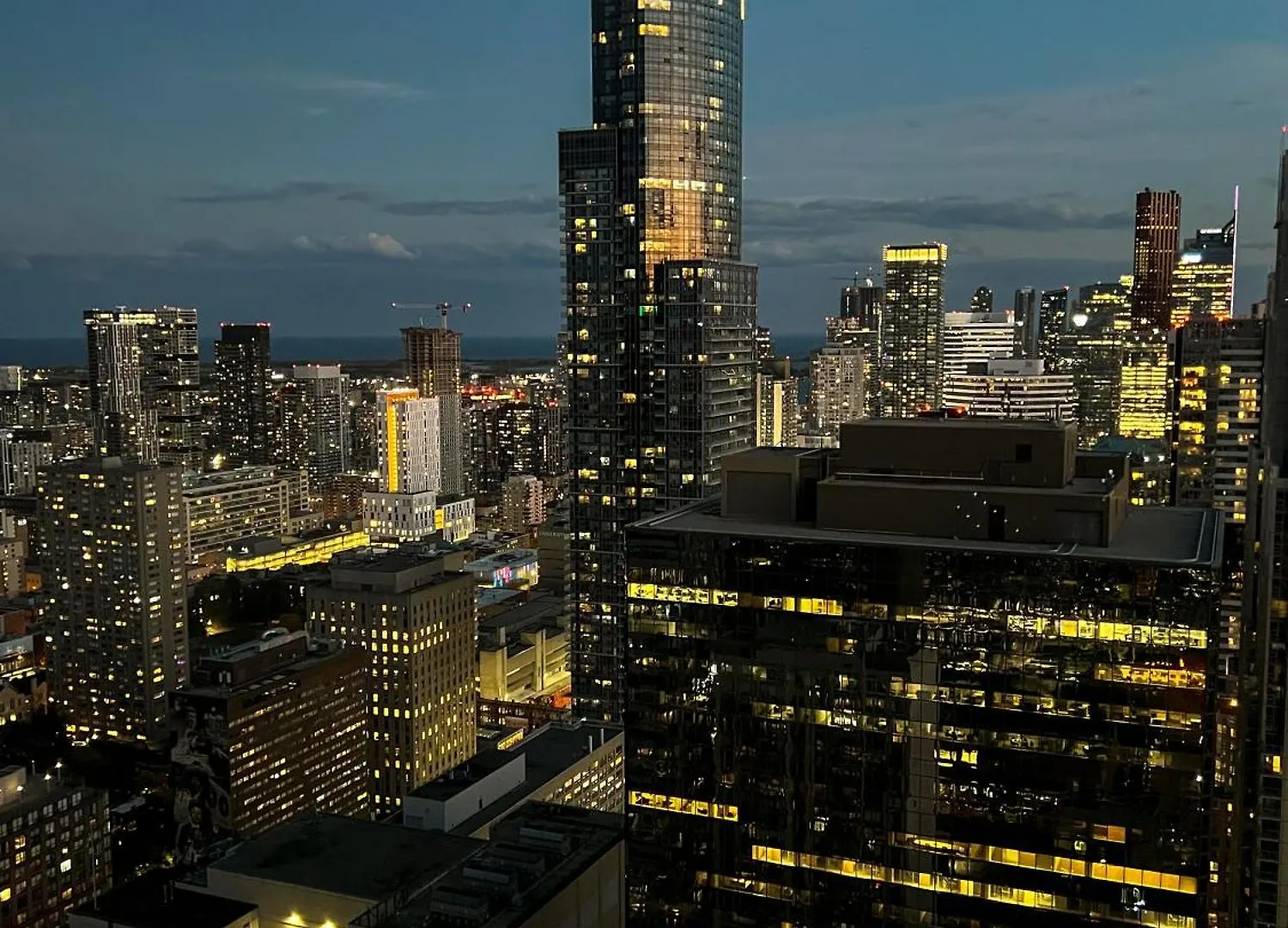 Apartment Murano Condos - Bay & College - Fully Equipped Downtown Toronto Condo