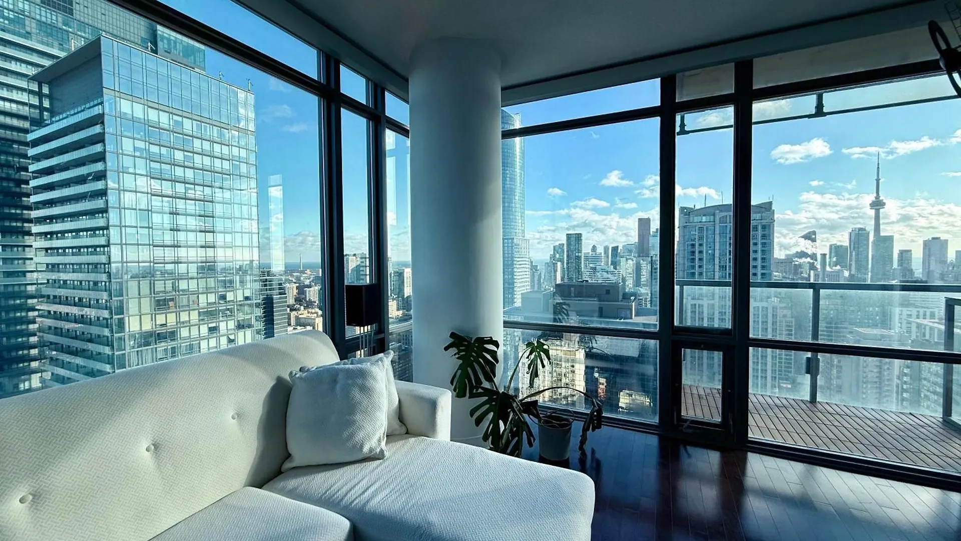 Murano Condos - Bay & College - Fully Equipped Downtown Toronto Condo Apartment