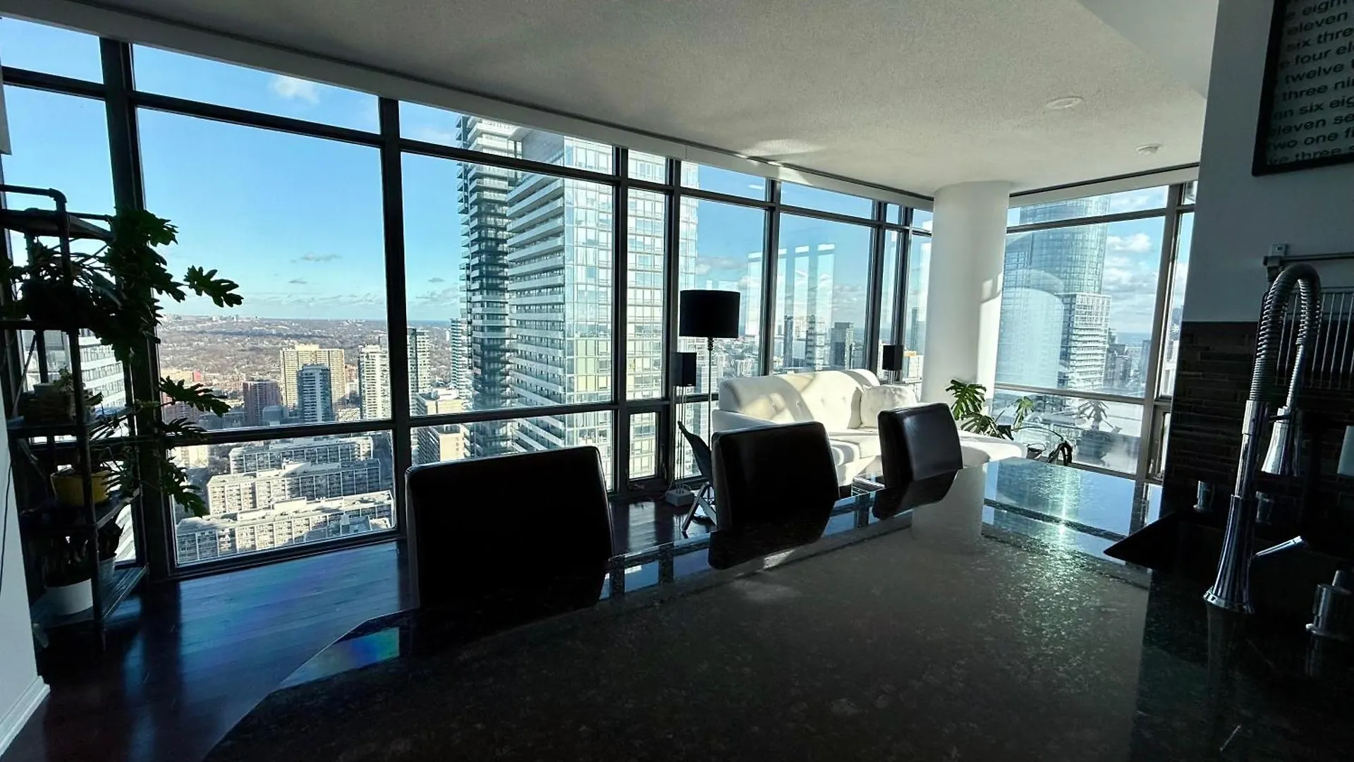 Murano Condos - Bay & College - Fully Equipped Downtown Toronto Condo 0*,
