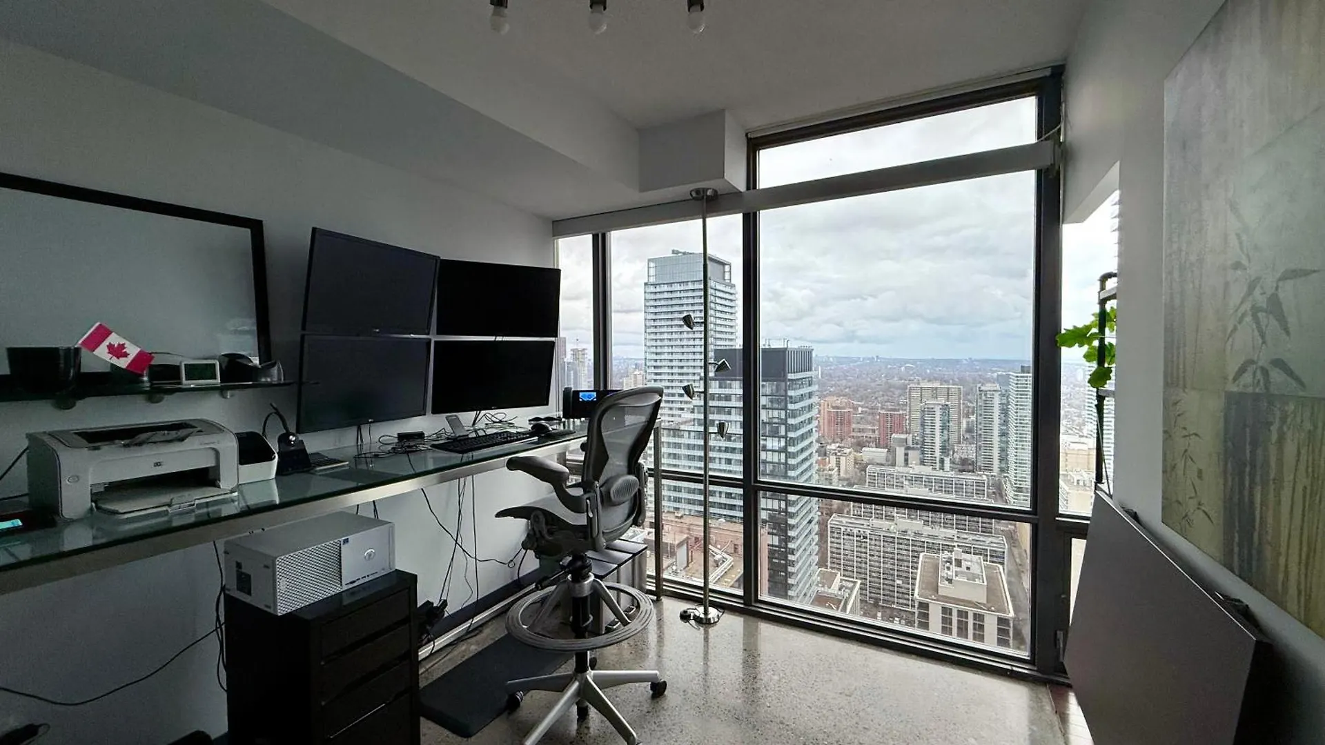Murano Condos - Bay & College - Fully Equipped Downtown Toronto Condo Apartment