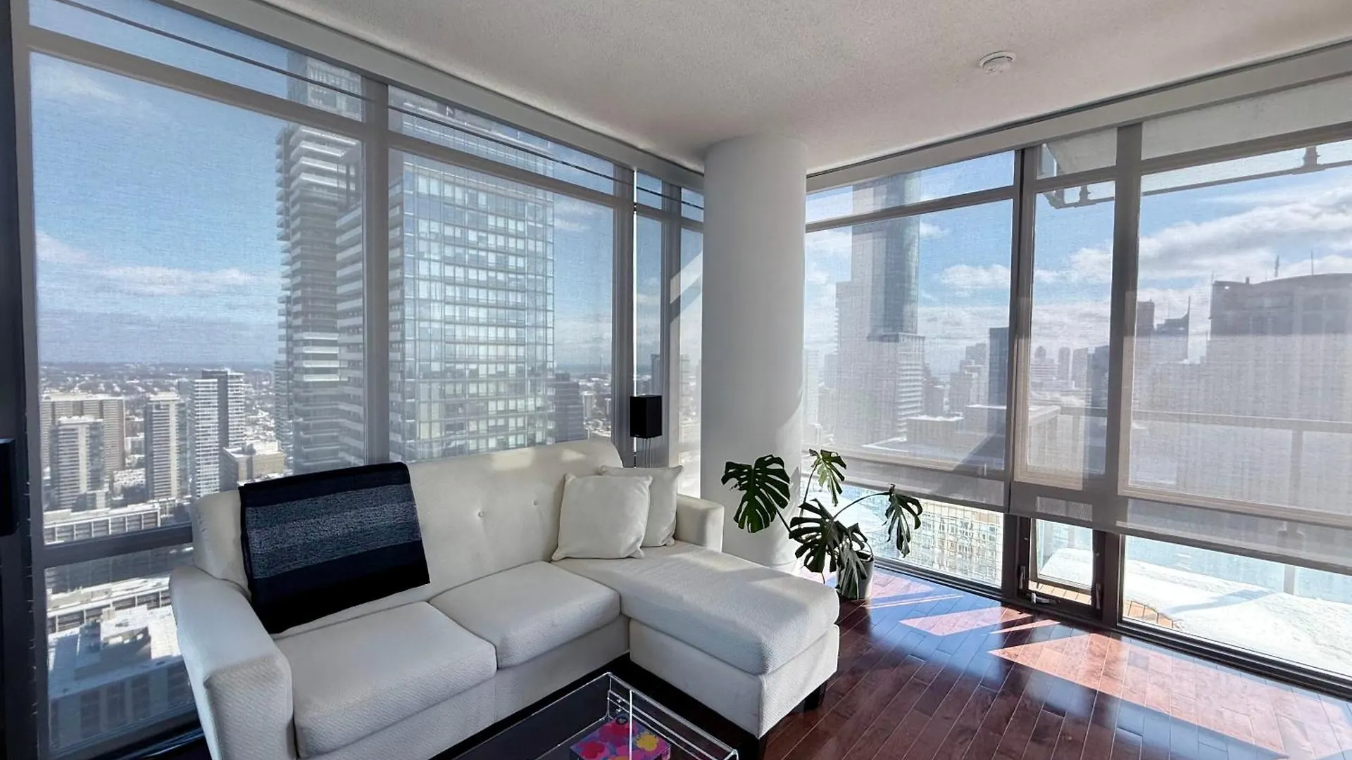Apartment Murano Condos - Bay & College - Fully Equipped Downtown Toronto Condo Kanada